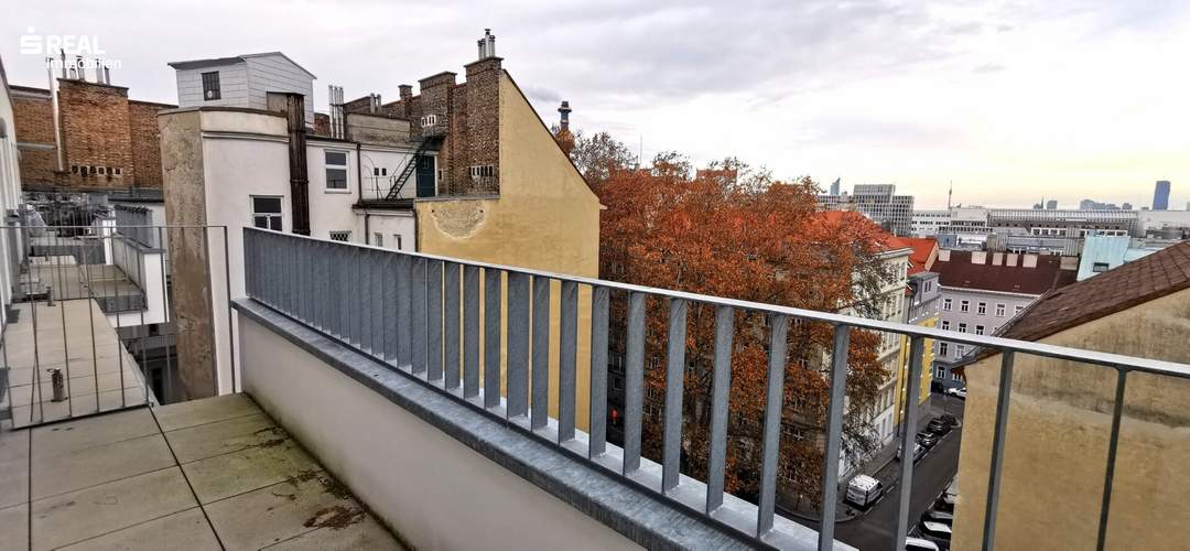 HOFSEITIGE BALKONWOHNUNG IN DER NUSSDORFER STRASSE