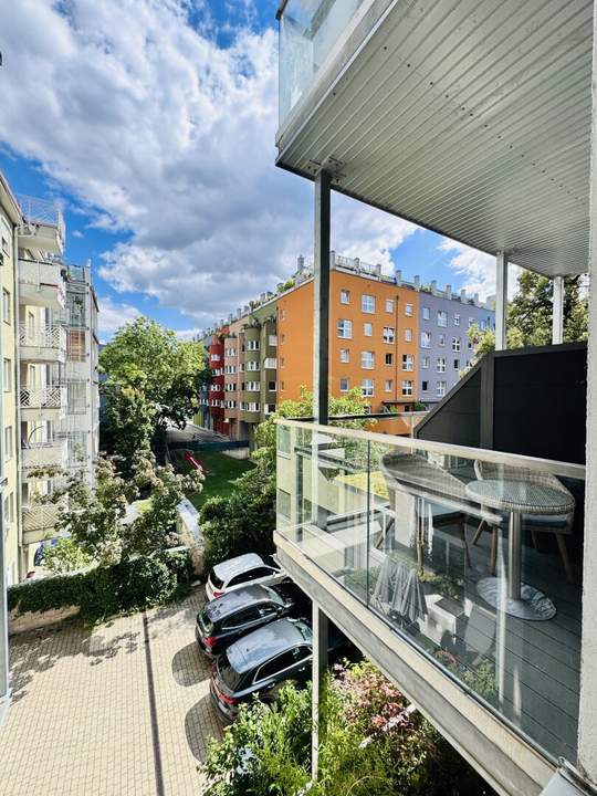 VOLL MÖBLIERTE 2 Zimmerwohnung mit Balkon