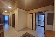 VIEL PLATZ BIETET DIESES HOCHWERTIGE WOHNJUWEL IN AUSGEZEICHNETER WOHNLAGE MIT INDOORPOOL, SAUNA, TRAUMHAFTEM WINTERGARTEN UND HERRLICHEM GARTEN SAMT ALTBAUMBESTAND