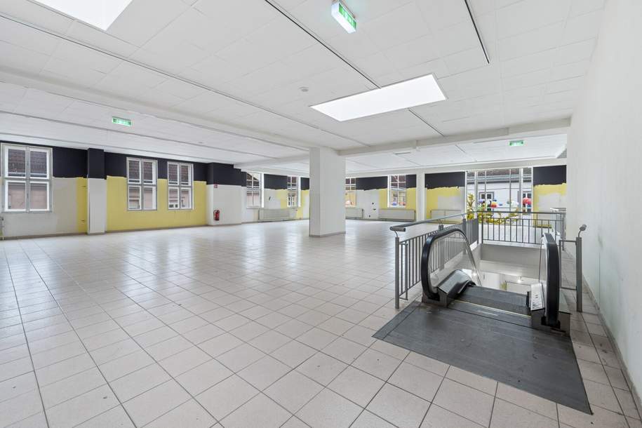 Mach diesen außergewöhnlichen Ort zu deinem! Großzügige Fläche in Bestlage von Wiener Neustadt | Zwei Etagen | Rolltreppe und Lift, Gewerbeobjekt-miete, 9.700,00,€, 2700 Wiener Neustadt(Stadt)