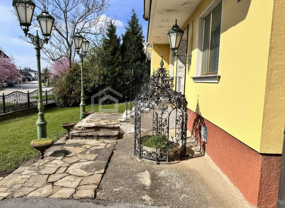 Ihr Traumhaus wartet auf Sie: Luxuriöse Eleganz in bester Lage, mit einem Baugrundstück !