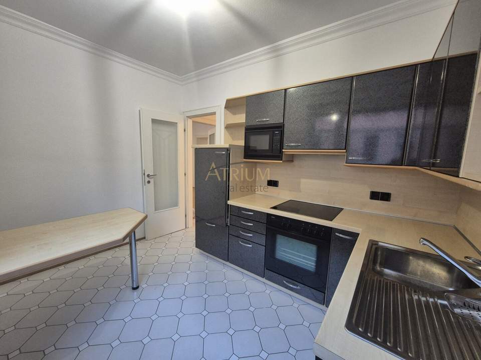 Ideal gelegen, sofort bezugsbereit mit niedrigen Betriebskosten und freiem Mietzins!