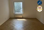 Unbefristet! Erstbezug! Drei separat begehbare Zimmer plus Küche!