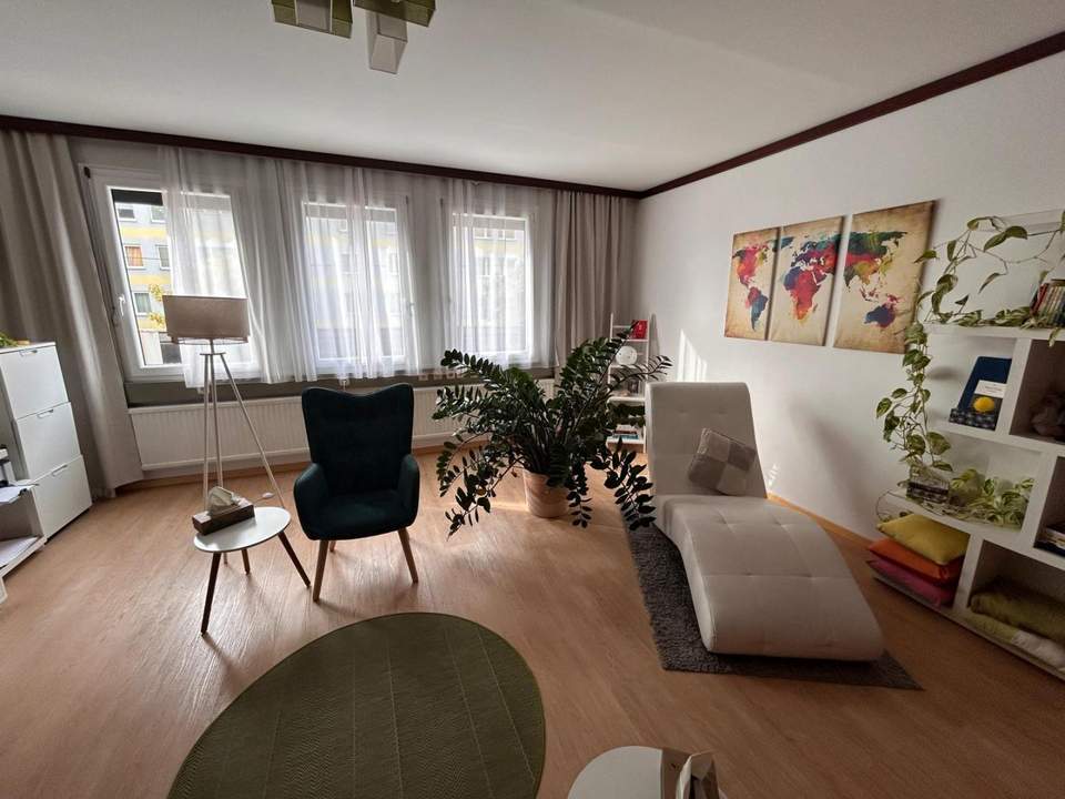 100 m² Praxis oder Bürofläche mit 2 Parkplätzen