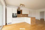 Barrierefreie Gartenwohnung mit DAN-Küche, Terrasse, Pool und zwei Parkplätzen in sonniger Ruhelage!