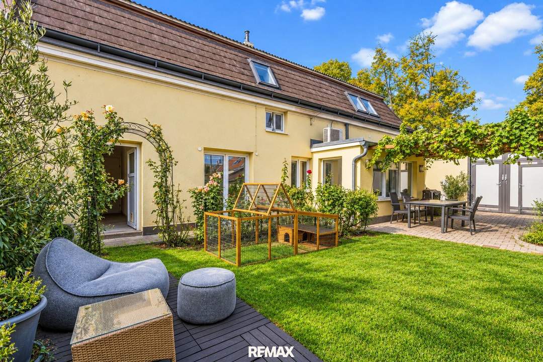 "Historisches Dorfhaus mit "U-Bahn-Anschluss" und Garten ohne Zuschauer!"