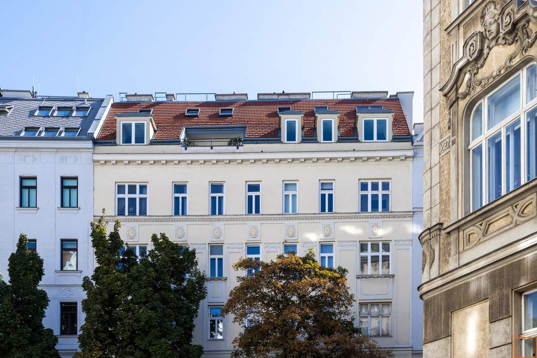 Dachgeschoßwohnung mit eingeschnittener Terrasse, vier Schlafzimmern und schönem Fernblick