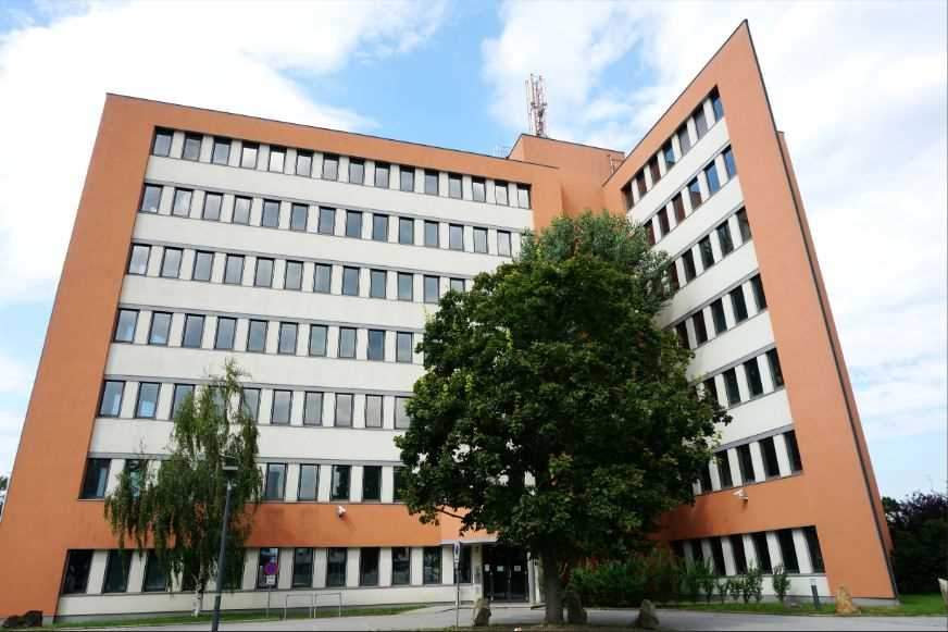Modernes Bürohaus im 21. Bezirk Top Sichtbarkeit &amp; Anbindung Fläche teilbar!, Gewerbeobjekt-miete, 11,80,€, 1210 Wien 21., Floridsdorf