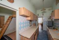 **Hannovermarkt** Renovation-Required 3-Room Period Apartment – With Approved Balcony Option – Airbnb Suitable