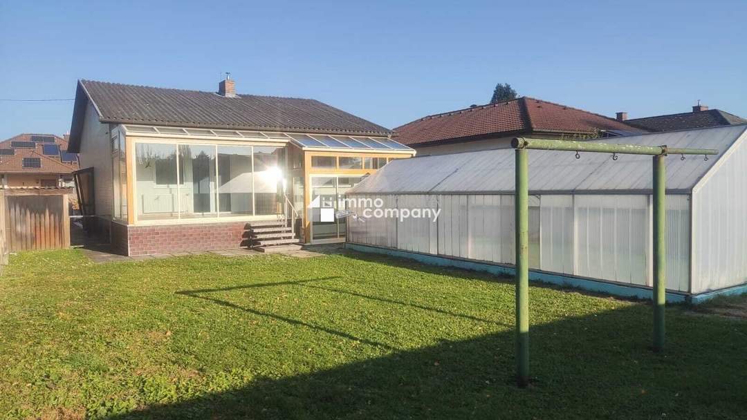 GEMÜTLICHER BUNGALOW MIT JEDER MENGE POTENZIAL !!