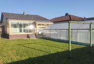 GEMÜTLICHER BUNGALOW MIT JEDER MENGE POTENZIAL !!