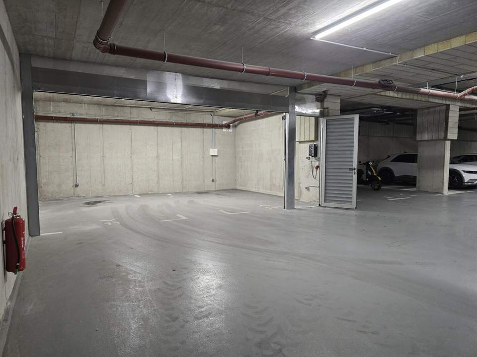 32 m² Lagerfläche/Doppel-Rolltor-Stellplatz zu nur EURO 332,50 Netto/Monat - MIT DIREKTER ZUFAHRT