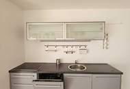 Ankommen und wohlfühlen: Stilvolle Dachgeschosswohnung mit Parkplatz