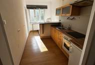 UNBEFRISTET und Nähe Bahnhof - nette 2-Zimmer-Wohnung, separate Küche mit kleinem Essplatz, Gartennutzung