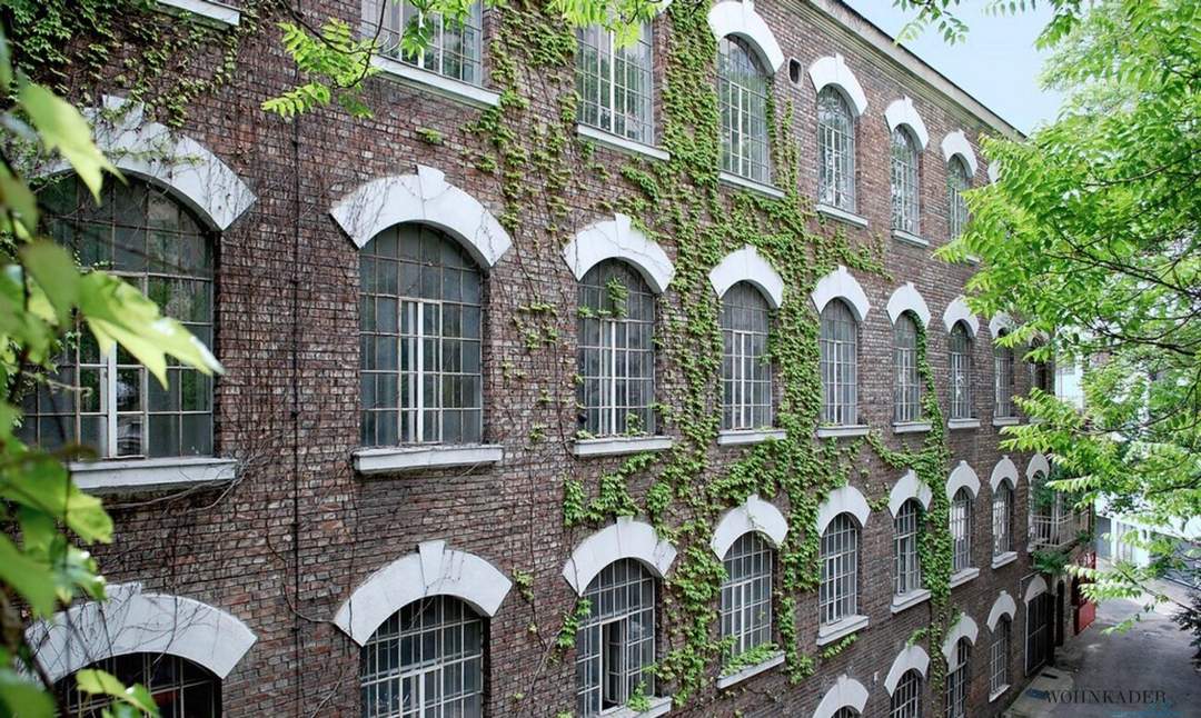 Modernes Loft-Büro in historischer Seidenfabrik – einzigartiger Backsteincharme &amp; hochwertige Ausstattung