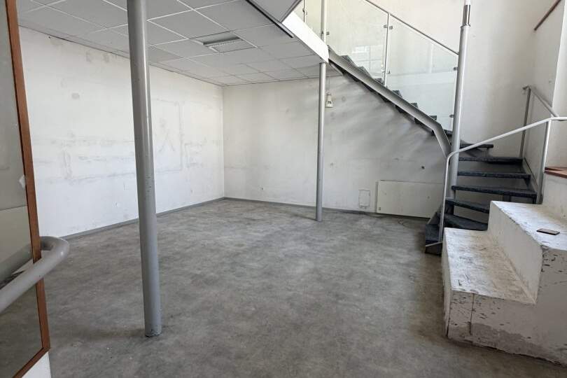 Geschäftslokal / Bürofläche mit Galerieebene, Gewerbeobjekt-miete, 1.260,00,€, 3430 Tulln