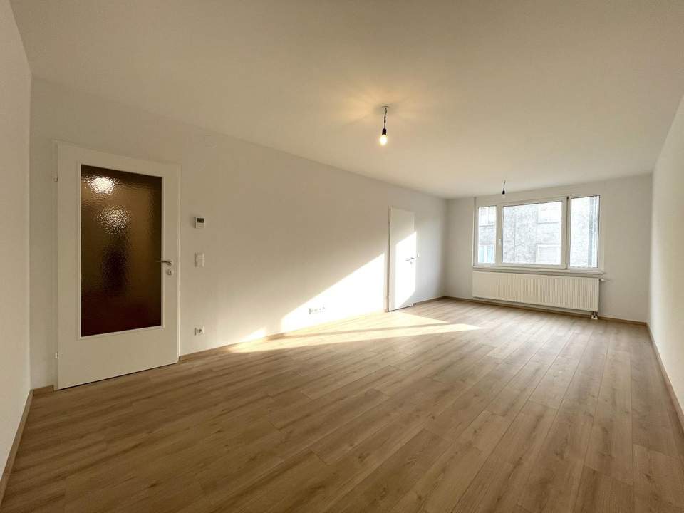 Zentral begehbare 3-Zimmer-Neubau-Wohnung im 5. OG mit Top-Infrastruktur bei der CEU