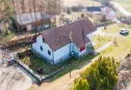 Landhaus in erhöhter Aussichtslage mit weitläufigem Grundstück im schönen Strassertal