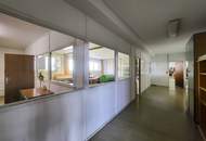 Lagerhalle mit Büros an der B1