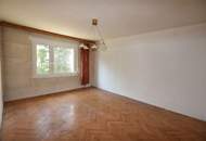 Renovierungsbedürftig mit Loggia und toller Anbindung in thermisch saniertem Gebäude