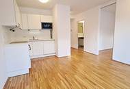 AM SPITZ-NÄHE, gepflegte 36 m2 Neubau mit 4 m2 Balkon, 2 Zimmer, Komplettküche, Wannenbad, Parketten, Garagenplatz möglich, Leopold-Ferstl-Gasse