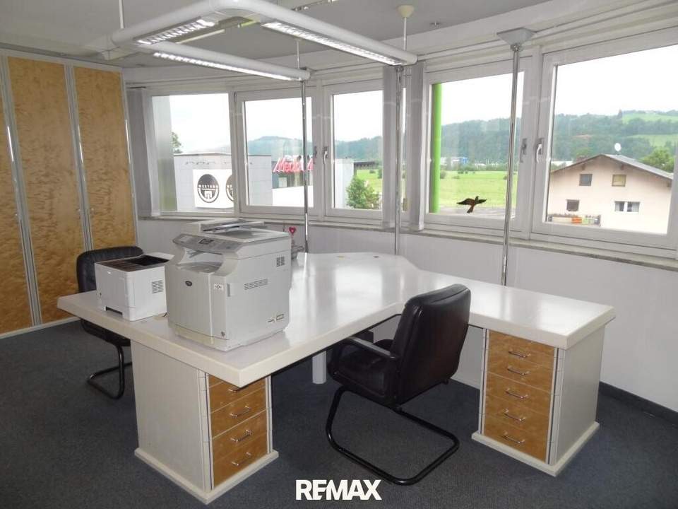 Barrierefrei erreichbare Büro- und Praxisflächen mit Parkplätzen in sehr guter Verkehrslage von Wörgl zwischen ca. 150m² und ca. 600m² zu vermieten