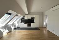 UNBEFRISTET - helle 2,5-Zimmer Dachgeschosswohnung mit Wohnküche, Schrankraum, 26 m2 Dachterrasse und Kellerabteil nahe Schönbrunn