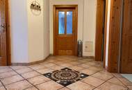 Großzügiges Familienhaus mit Pool in sonniger Lage