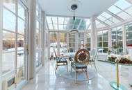 Elegante Villa in idyllischer Wienerwaldlage mit Pool und großem Garten