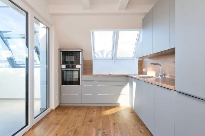 Erstbezug! Offenes und lichtdurchflutetes Wohnerlebnis mit einzigartigem Blick über die ganze Stadt! 117m2 Dachgeschoss Nähe Hauptbahnhof und U1!, Wohnung-miete, 2.297,91,€, 1100 Wien 10., Favoriten