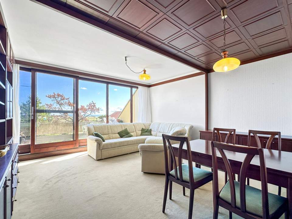 Neuer Preis! Große Maisonettewohnung mit Balkon in Schnellbahnnähe