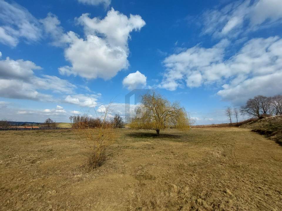 GROßZÜGIGER GRUND MIT UNVERBAUTEM AUSBLICK