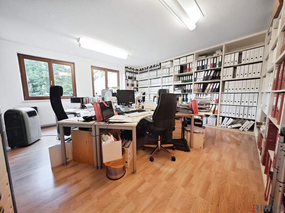 Neubaubüro mit Loggia | 95m² mit drei extra begehbaren Zimmern | optionaler Garagenplatz | zusätzliche/s Wohnung/Büro mit ca. 114m² im Haus verfügbar