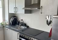 Charmanter Wohn(t)raum für Singles und Paare! Preiswerte 2-Raum-Wohnung mit praktischer Raumaufteilung in ausgezeichneter Lage - helle Essküche und modernes Badezimmer!