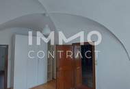 WOHN-UND GESCHÄFTSHAUS AUS DEM 16. JAHRHUNDERT IM HERZEN VON LANGENLOIS 100 m Kellerröhre, Nebengebäude, Innenhof, Geschäftslokale, usw.