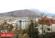 Traumhafte Aussicht über Gmunden und den Traunsee, 3-Zimmer-Wohnung inkl. Carportplatz. Zweitwohnsitz möglich.