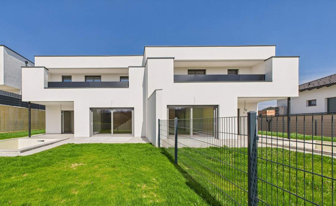 Doppelhaushälfte mit Pool und Klimaanlage