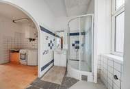 Charmante Altbauwohnung mit zwei Zimmern in sanierungsbedürftigem Zustand-in lebendiger Umgebung