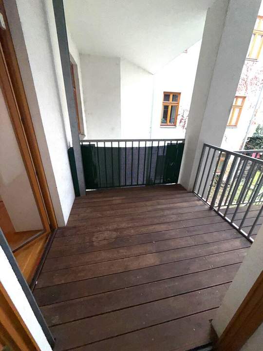 2 Zimmer Altbauwohnung in der Storchengasse + 1 hofseitiger Balkon mit ca. 5,60 m² - nur ca. 3 - 4 Gehminuten zu den U-Bahnen U4 &amp; U6
