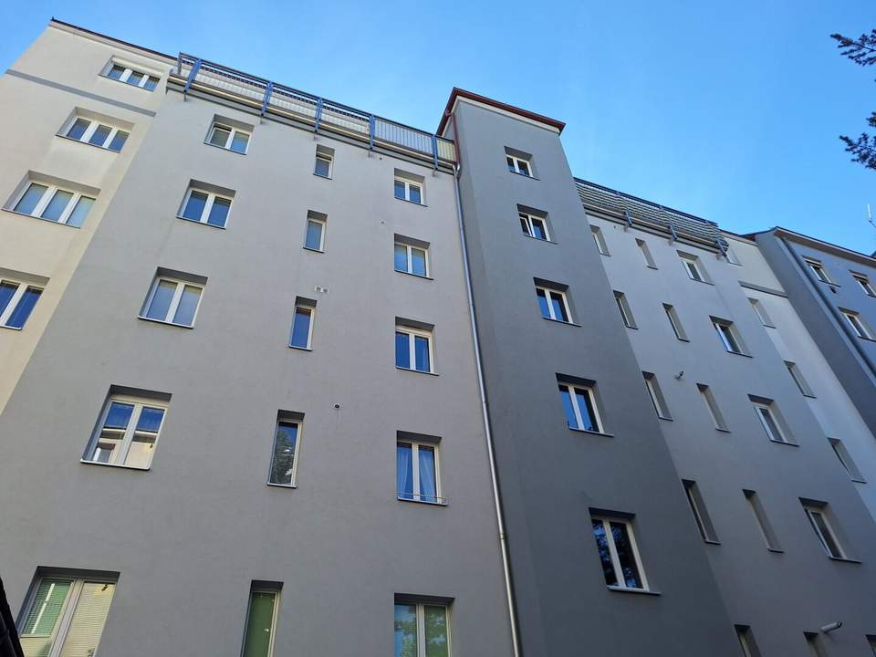 Helle 2-Zimmer Wohnung, Gebäude komplett saniert, ruhige Lage