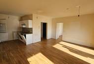 Kleine 2 Zimmerwohnung mit großem Westbalkon und Einbauküche!