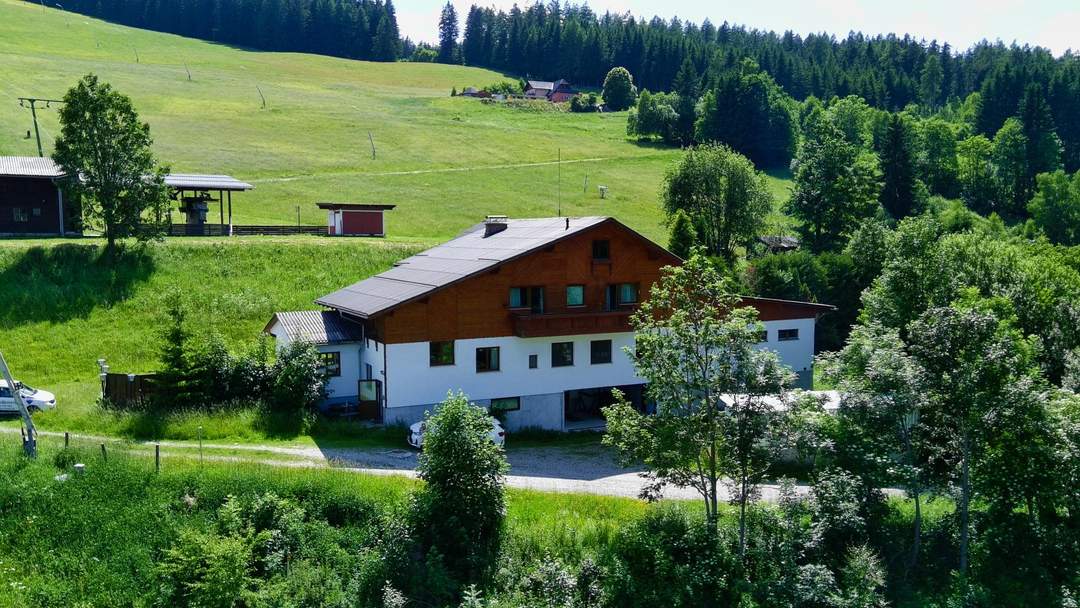 Tolles Gasthaus direkt an der Skipiste!