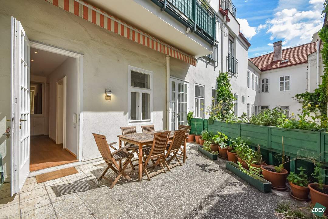 Traumhafte 2,5 Zimmer Wohnung mit Terrasse und separater Wohnküche
