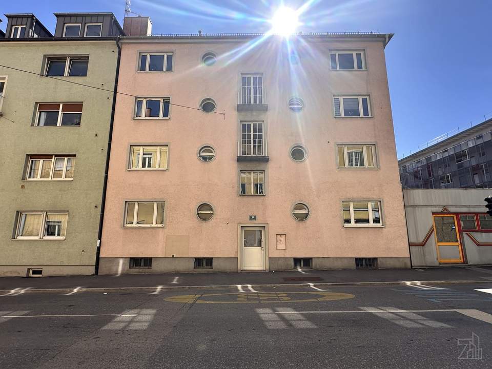 Anlegerwohnung! Schöne helle, neu sanierte 3-Zimmer Wohnung in der Friedhofgasse 9