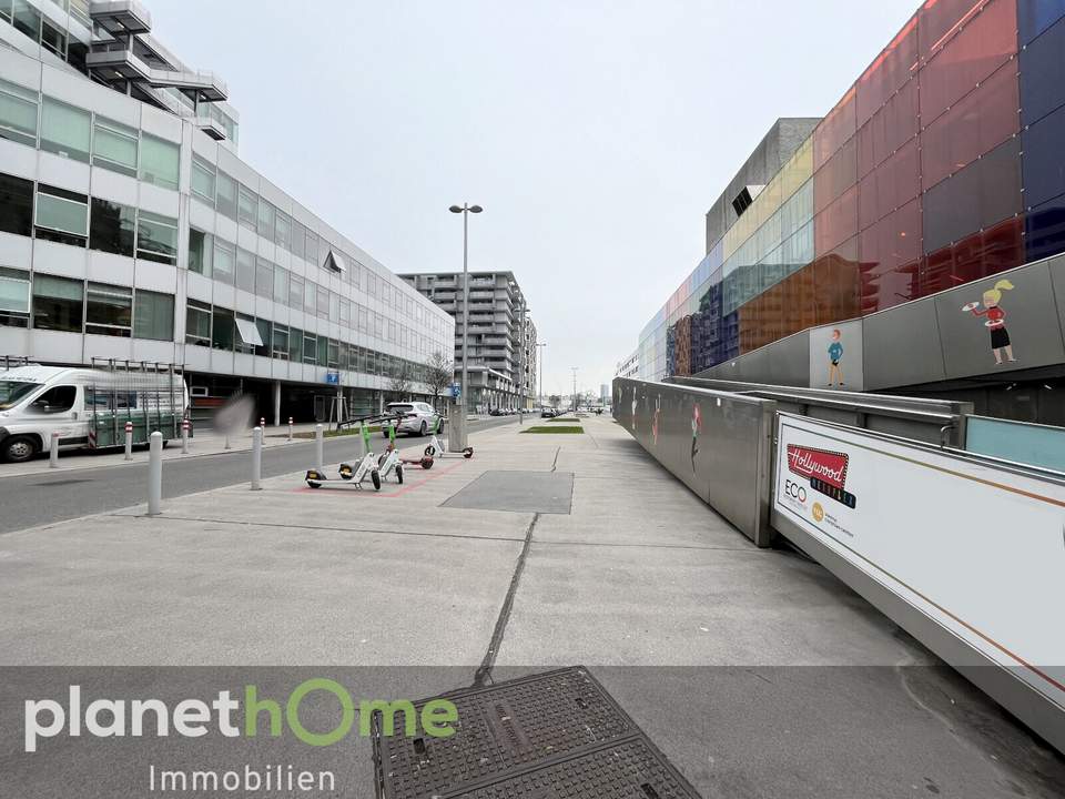 Großzügiger Tiefgaragenplatz in zentraler Lage zu verkaufen!