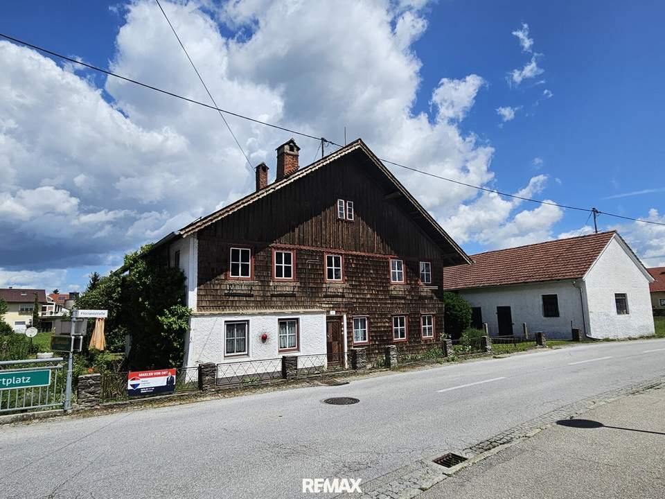 Altes Haus auf schönem Grundstück