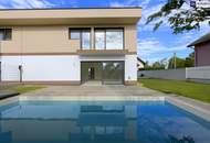 Wohnen wie im Urlaub: Moderne Doppelhaushälfte mit Pool, Terrasse & Garten in familienfreundlicher Lage in Brunn am Gebirge – nur wenige Minuten von Wien entfernt!
