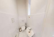 Altbau am Karlsplatz – geeignet als Wohnung oder Praxis