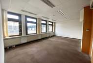 +++ ZENTRALE LAGE +++ Lichtdurchflutetes Büro in gut angebundener Lage