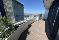 ERSTBEZUG: Doorman, exklusiver Members Club (Gym, Sauna, Pool, Bar), Lounge - Top Ausblick